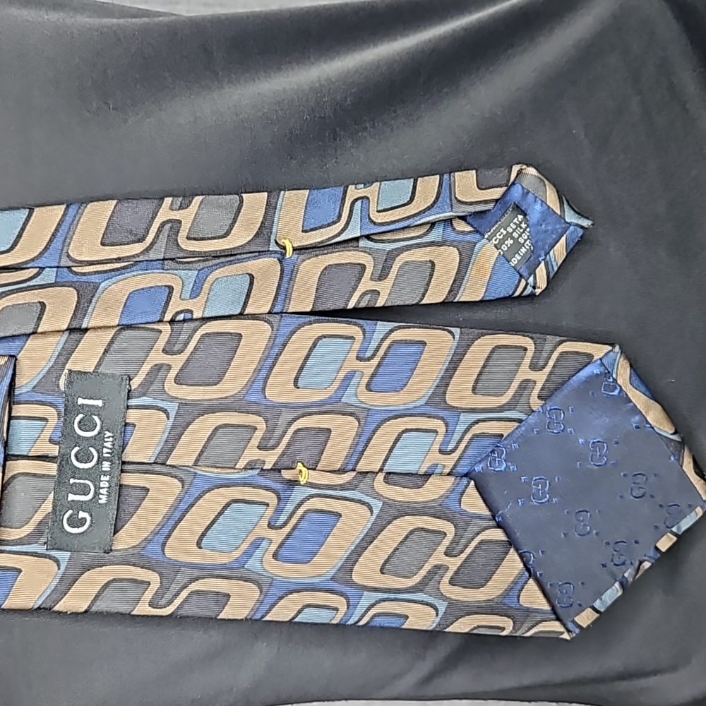 GUCCI VINTAGE ITALIAN GEOMETRIC SILK TIE IN BLACK WITH MULTICOLORS - Picture 5 of 9